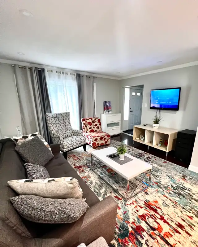 Beautiful Furnished Room for Rent – Female Only | Whitby - Photo 3