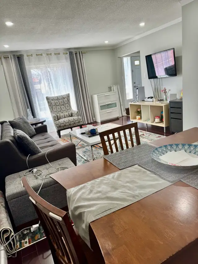 Beautiful Furnished Room for Rent – Female Only | Whitby - Photo 4