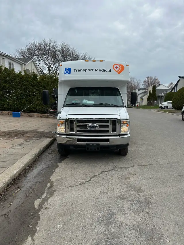 Minibus Ford E-450 • 115 000 km • Prêt à travailler