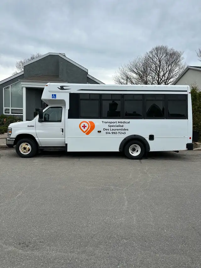 Minibus Ford E-450 • 115 000 km • Prêt à travailler - Photo 2