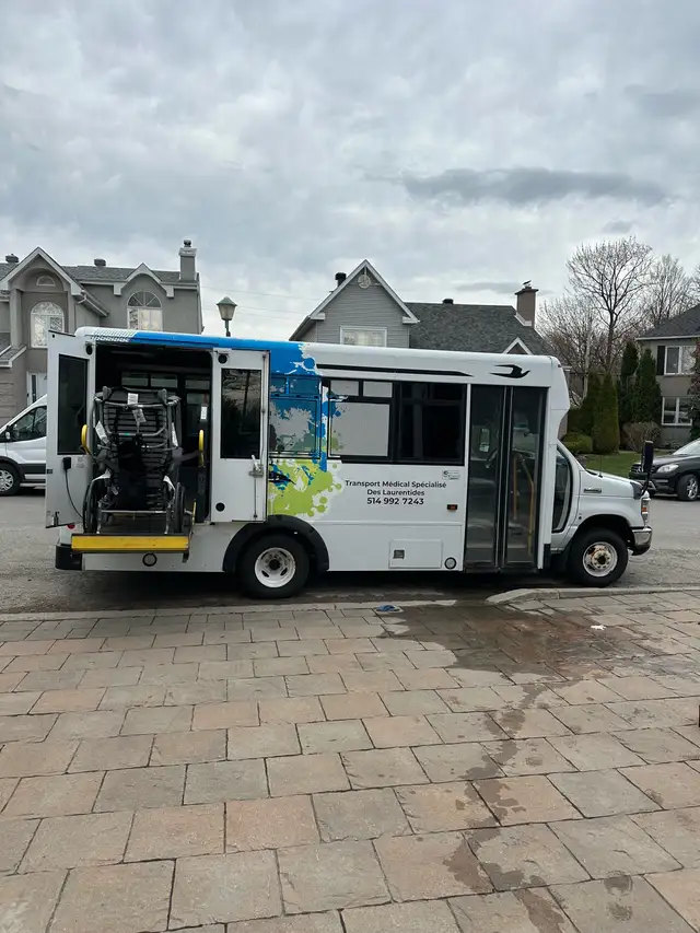 Minibus Ford E-450 • 115 000 km • Prêt à travailler - Photo 3