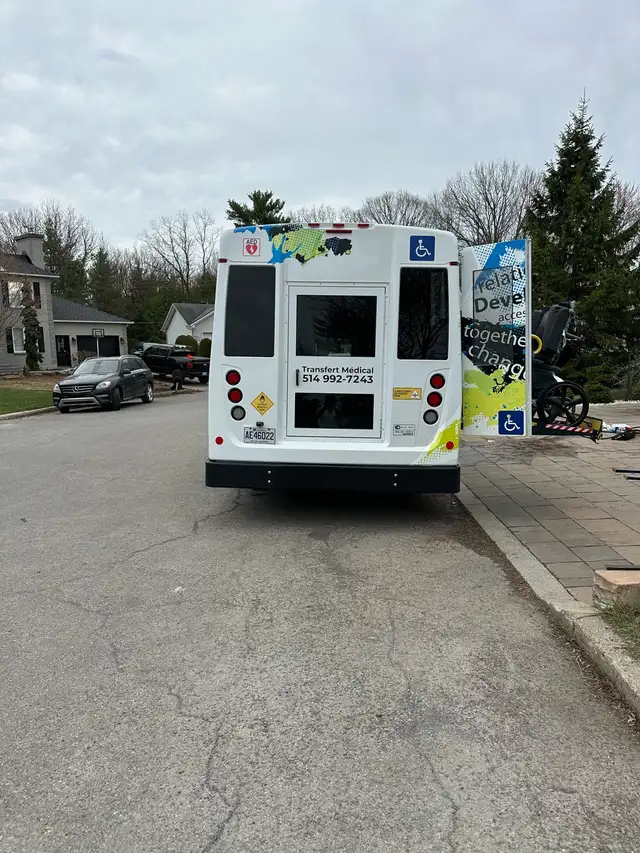 Minibus Ford E-450 • 115 000 km • Prêt à travailler - Photo 4