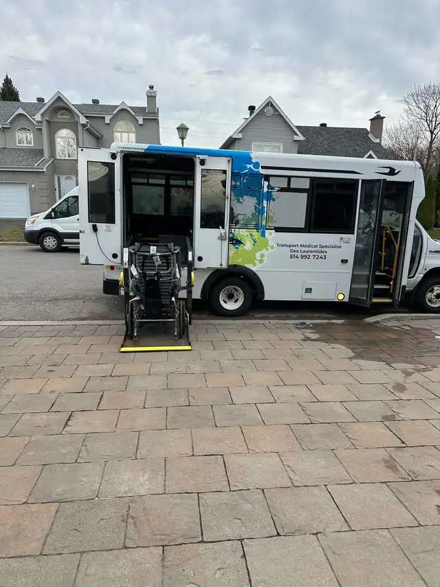 Minibus Ford E-450 • 115 000 km • Prêt à travailler - Photo 5