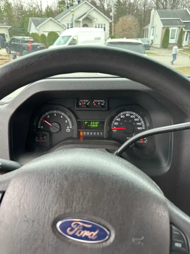 Minibus Ford E-450 • 115 000 km • Prêt à travailler - Photo 8