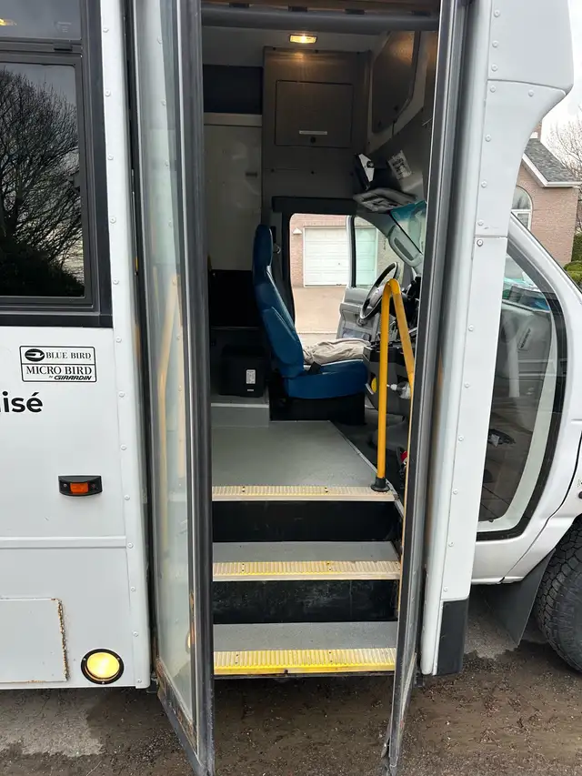 Minibus Ford E-450 • 115 000 km • Prêt à travailler - Photo 10