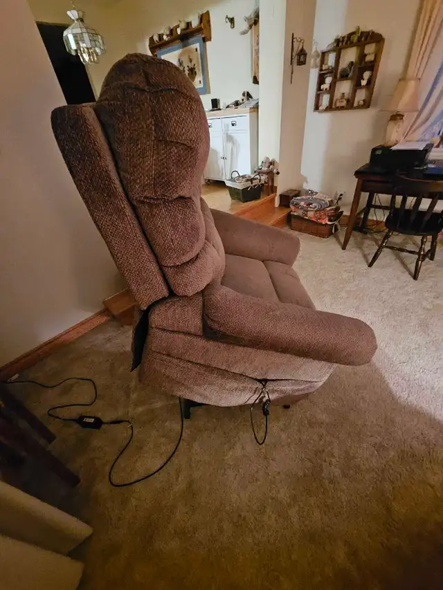 Lift Assist Chair - Photo 4