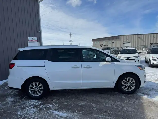 2020 Kia Sedona LX - Photo 4