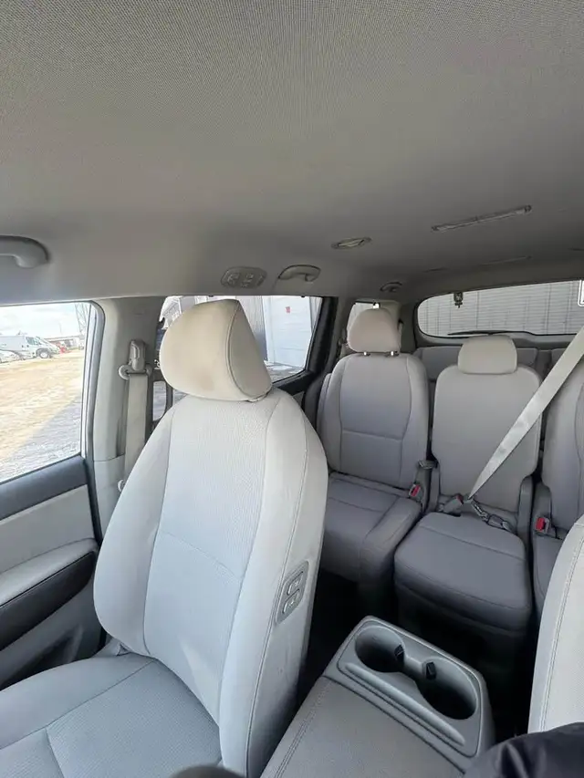 2020 Kia Sedona LX - Photo 13