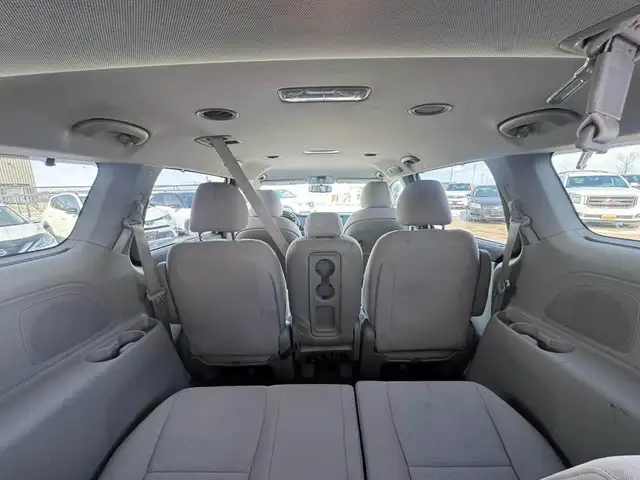 2020 Kia Sedona LX - Photo 18