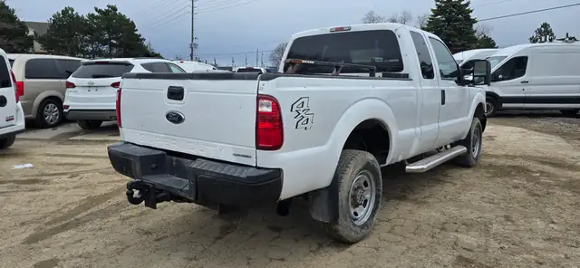 2015 Ford Super Duty F-350 SRW - 4x4 - 4 Doors - Tow Package! - Photo 4