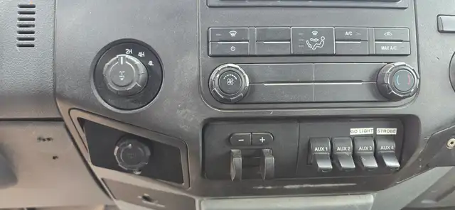 2015 Ford Super Duty F-350 SRW - 4x4 - 4 Doors - Tow Package! - Photo 13