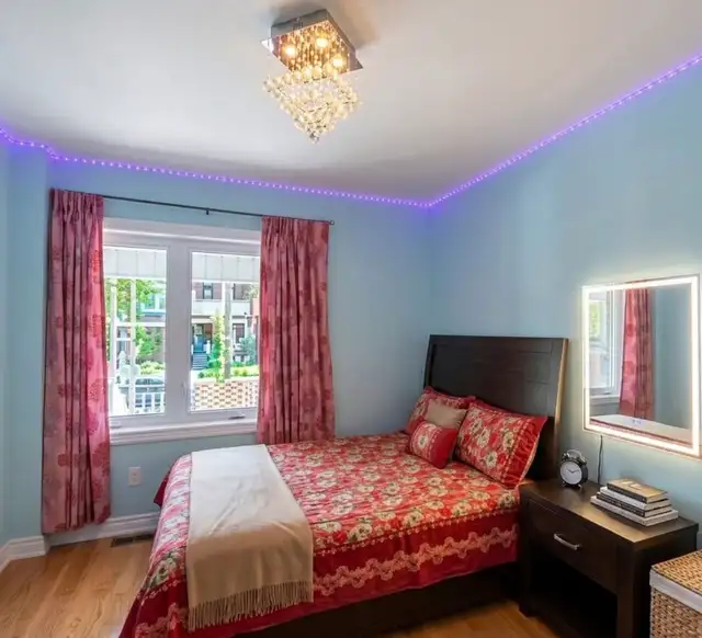 Spacious & Bright 2‑Bedroom Apartment — Steps from Dufferin Subw - Photo 2