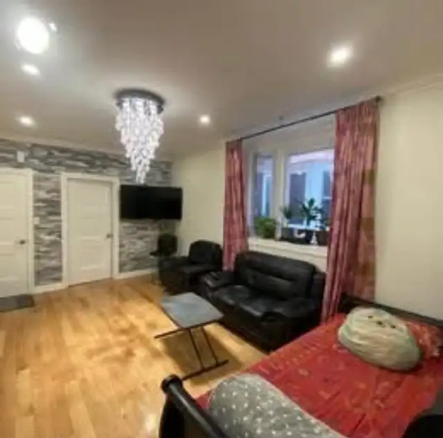 Spacious & Bright 2‑Bedroom Apartment — Steps from Dufferin Subw - Photo 4