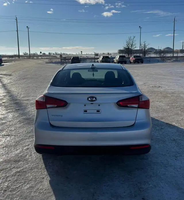 2018 Kia Forte LX - Photo 8