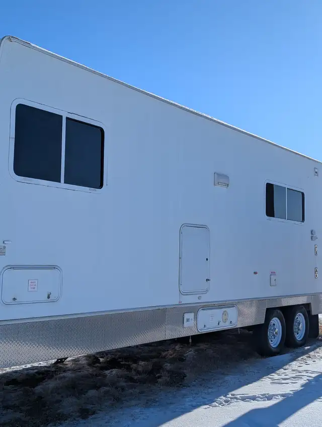 Office Trailer - Photo 2