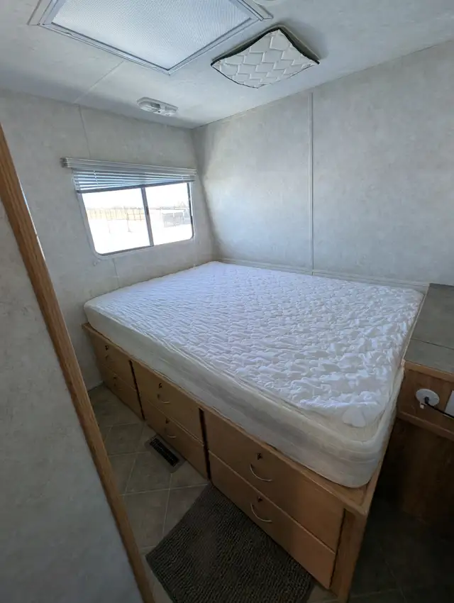 Office Trailer - Photo 6