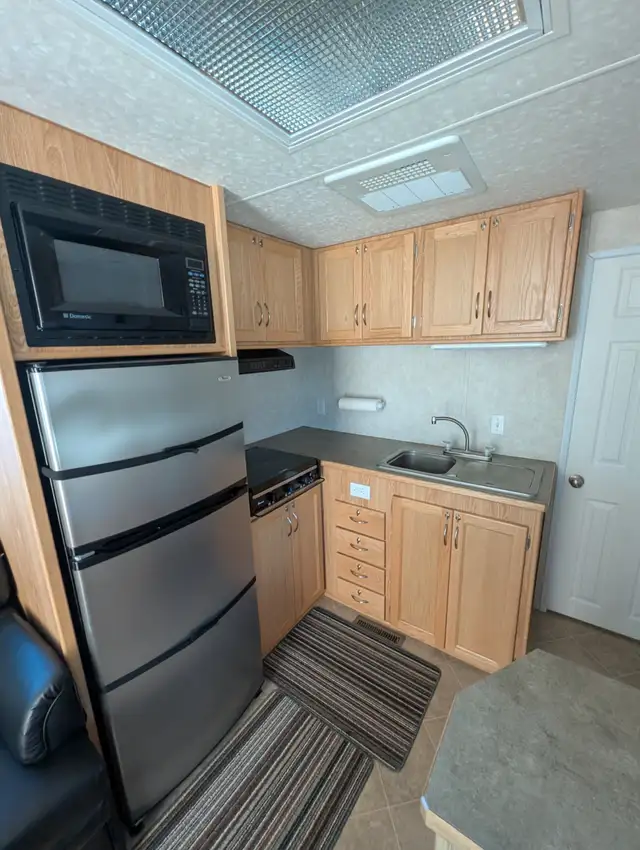 Office Trailer - Photo 8