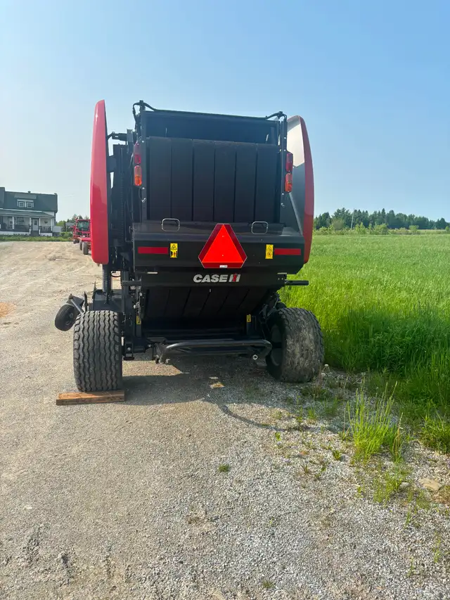 PRESSE A BALLE RONDE CASE IH RB 455 - Photo 2
