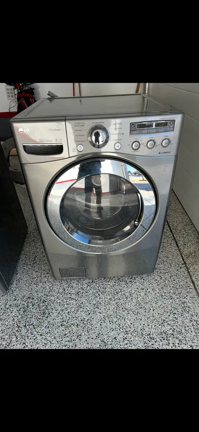 LG front load washer and dryer - Photo 2