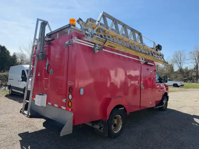 2015 Ford Econoline Commercial Cutaway - Photo 3