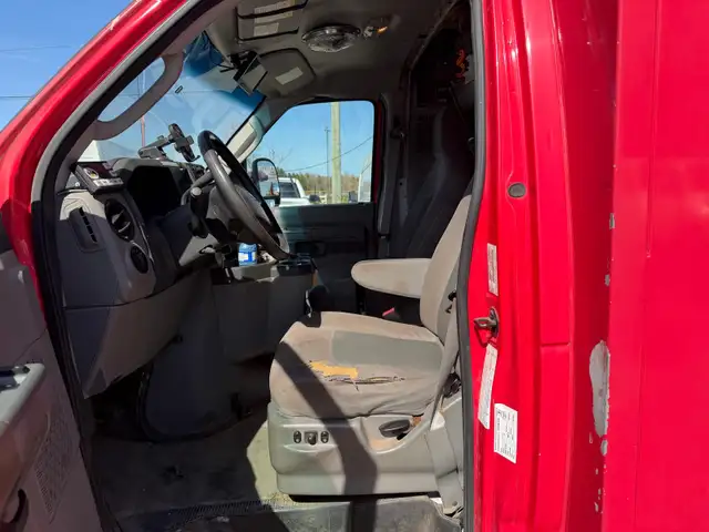2015 Ford Econoline Commercial Cutaway - Photo 11
