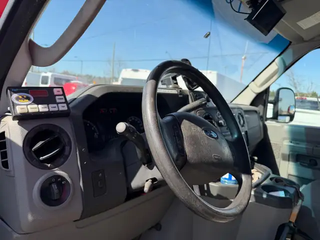 2015 Ford Econoline Commercial Cutaway - Photo 15