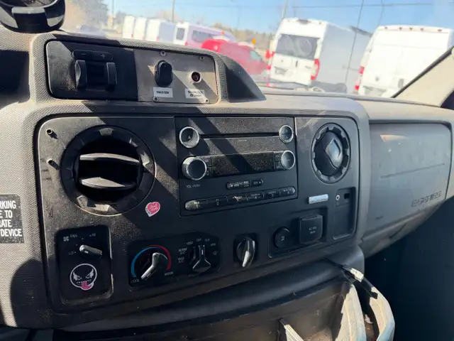 2015 Ford Econoline Commercial Cutaway - Photo 16