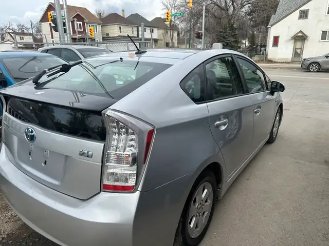 2010 TOYOTA PRIUS TOURING SUNROOF/CAMERA/SOLAR PANEL/SAFETY - Photo 4