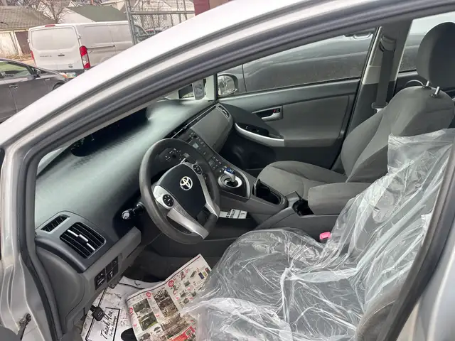 2010 TOYOTA PRIUS TOURING SUNROOF/CAMERA/SOLAR PANEL/SAFETY - Photo 9