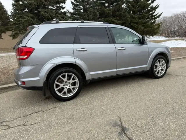 2015 Dodge Journey R/T. CROSS PKG AWD - 3RD ROW 7 SEATS - DVD - Photo 9