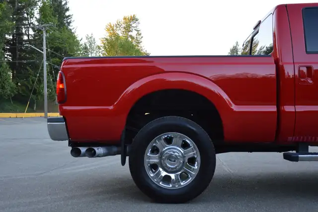 2012 Ford F-350 SuperDuty Lariat 6.7L Diesel 4x4 CrewCab - Photo 4