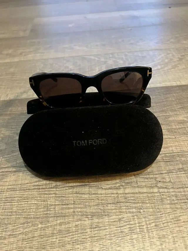 Selling my Tom Ford Winona FT1030 Designer Sunglasses - Photo 3