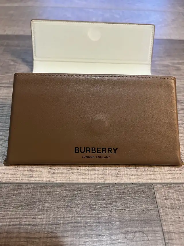 Selling my Burberry BE4403 Designer Sunglasses - Photo 3