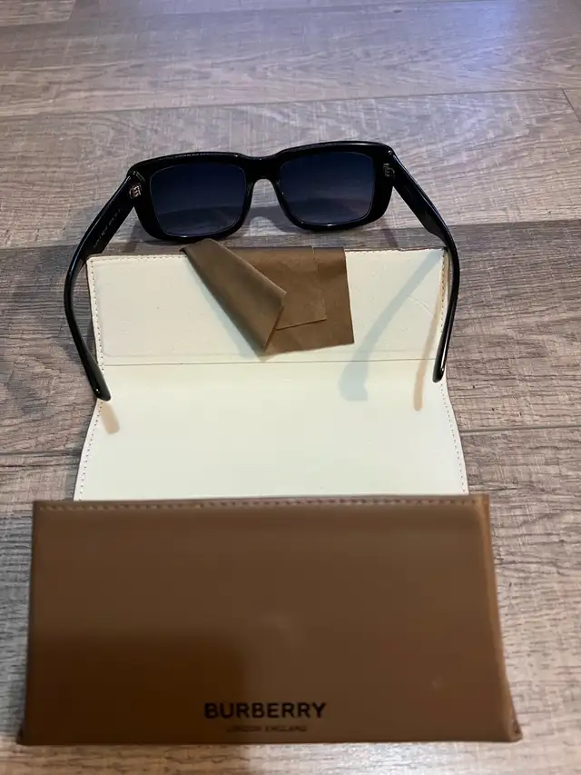 Selling my Burberry BE4403 Designer Sunglasses - Photo 4