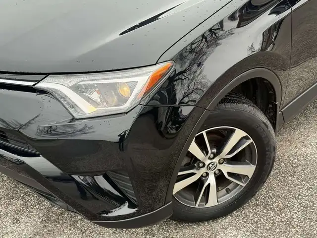 2018 Toyota RAV4 AWD l LE l 2.5i l 4Cyl l LDW l 2 Wheel Sets - Photo 3