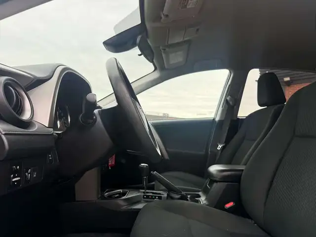 2018 Toyota RAV4 AWD l LE l 2.5i l 4Cyl l LDW l 2 Wheel Sets - Photo 17