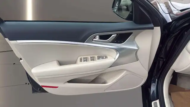 2026 Genesis G70 2.5T Prestige AWD - Photo 13