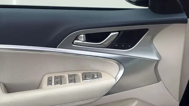 2026 Genesis G70 2.5T Prestige AWD - Photo 14