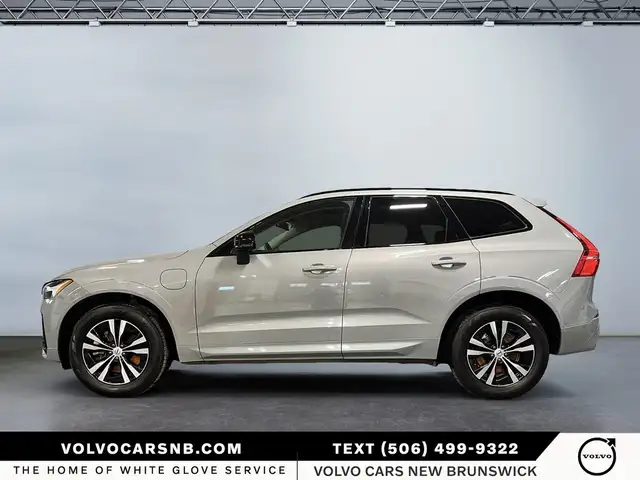 2025 Volvo XC60 Plug-In Hybrid T8 AWD Core Dark Theme - Photo 5
