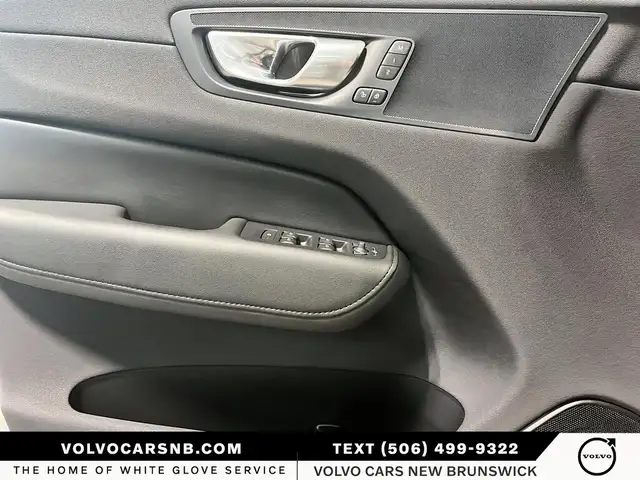 2025 Volvo XC60 Plug-In Hybrid T8 AWD Core Dark Theme - Photo 12