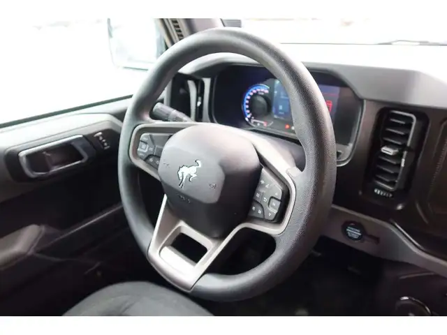 2021 Ford Bronco CONVERTIBLE/BACK UP CAMERA AND MORE - Photo 10