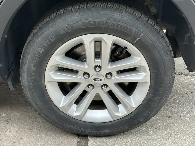 2017 Ford Explorer - Photo 10