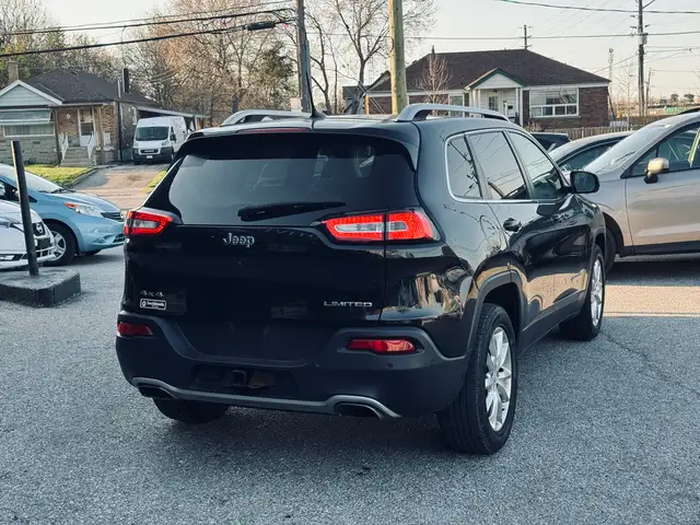 2015 Jeep Cherokee 4WD 4dr Limited - Photo 4