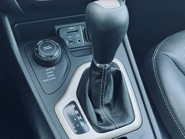 2015 Jeep Cherokee 4WD 4dr Limited - Photo 12