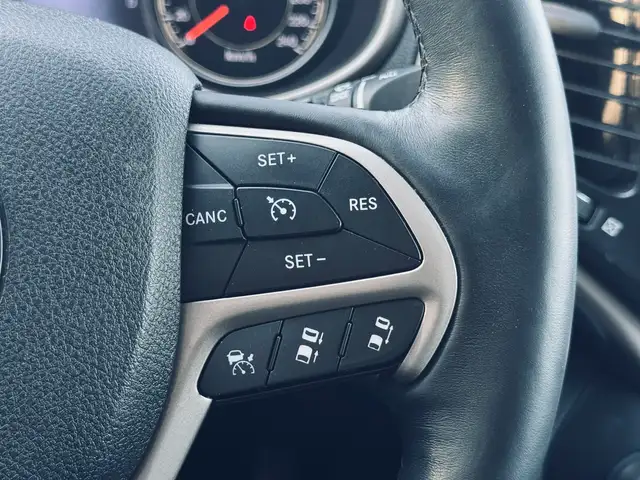 2015 Jeep Cherokee 4WD 4dr Limited - Photo 13