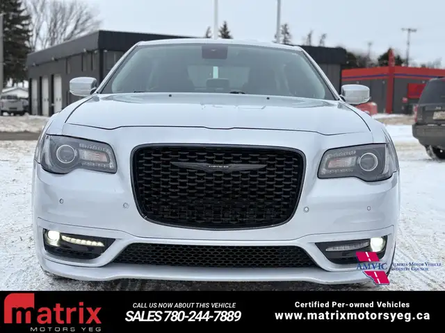 2022 Chrysler 300 Touring L - Photo 2