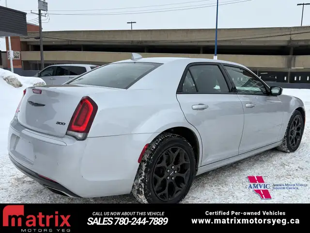 2022 Chrysler 300 Touring L - Photo 9