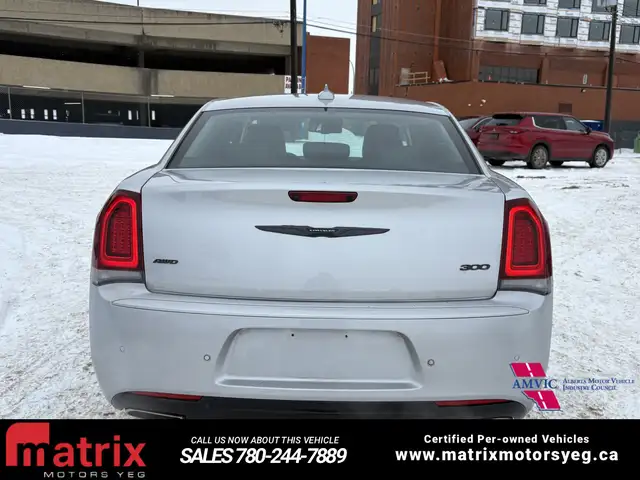 2022 Chrysler 300 Touring L - Photo 10