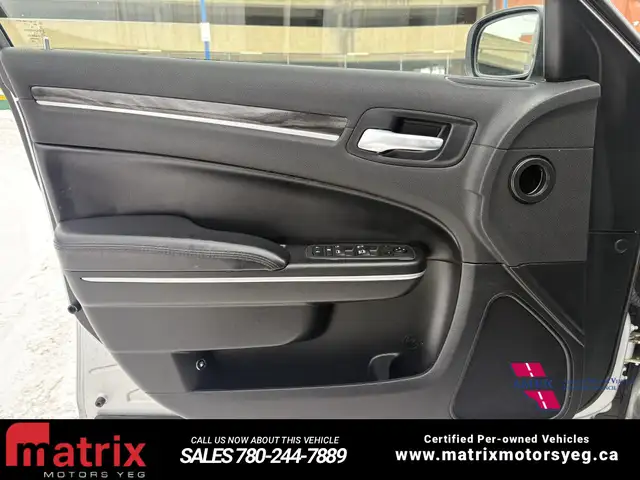 2022 Chrysler 300 Touring L - Photo 13
