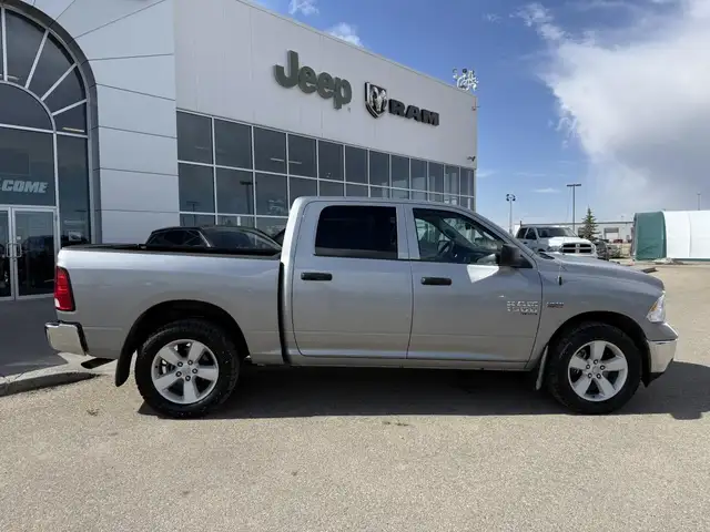 2023 Ram 1500 Classic SLT Crew Cab 4x4 HEMI BUILT TO WORK. READY - Photo 2